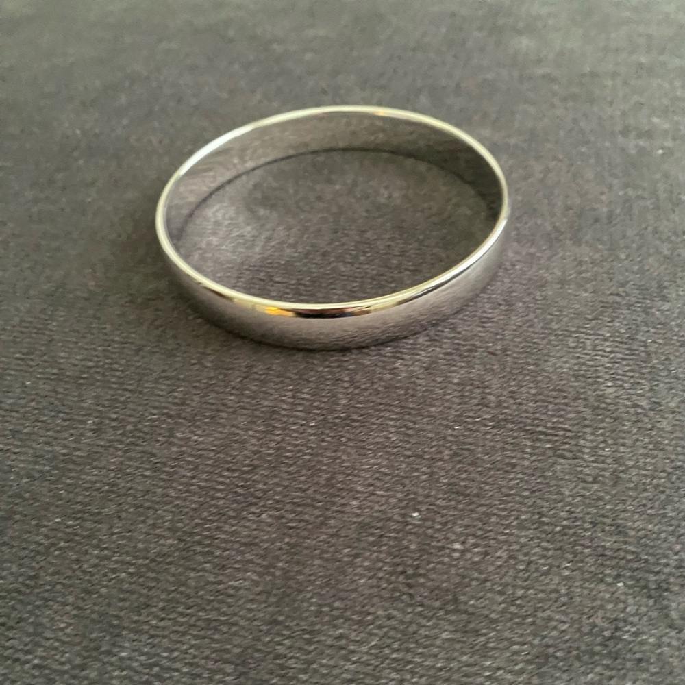 Monet 8”Round Silver Tone Bracelet. Excellent condition.